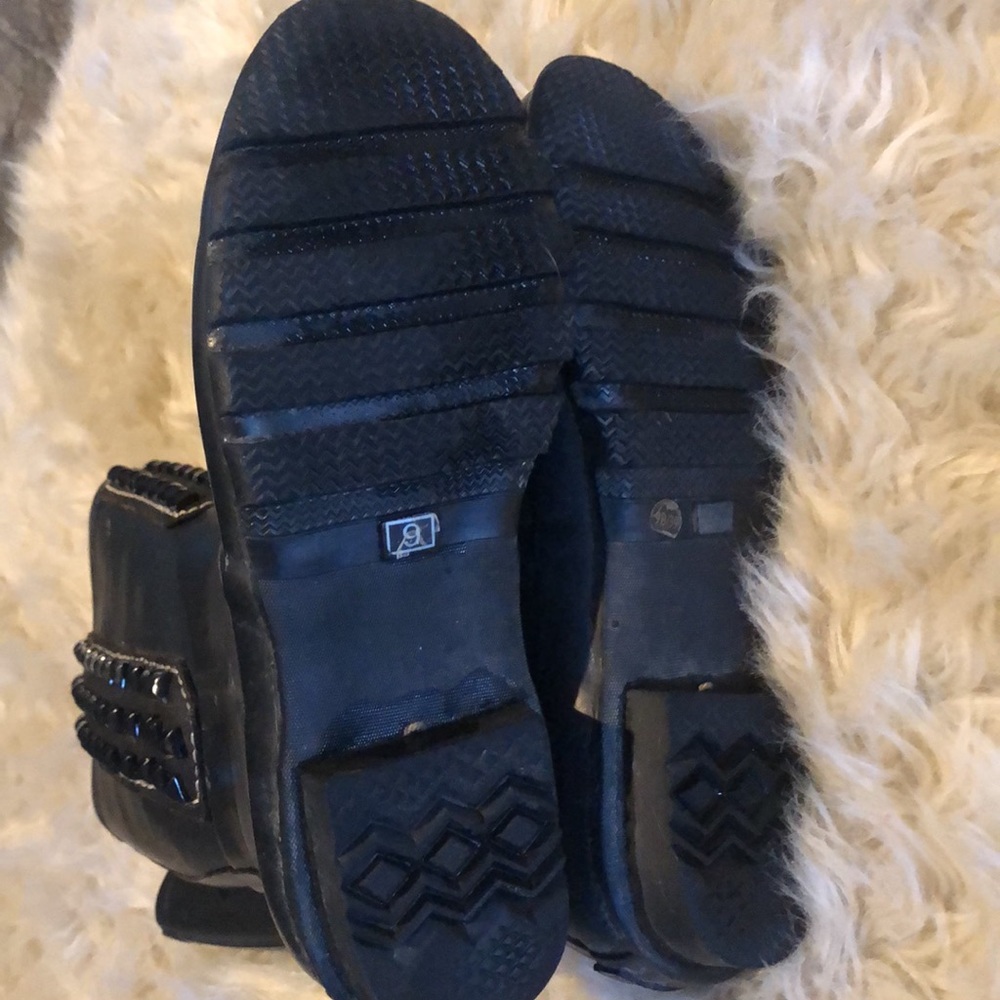 BCBGMAXAZRIA Black Studded Grommet Rainboots - Picture 7 of 13